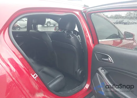 2016 Mercedes-Benz Gla 250 4Matic z USA, uszkodzony, nr VIN WDCTG4GB7GJ245853